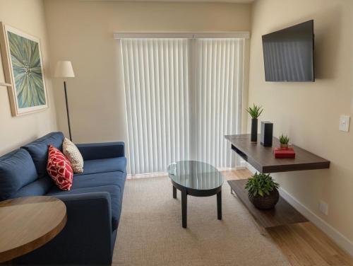 Et tv og/eller underholdning på 3 bedroom Home Casa Serenity Central Los Angeles