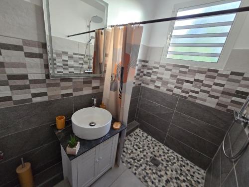 Ένα μπάνιο στο Bas de villa Meilya