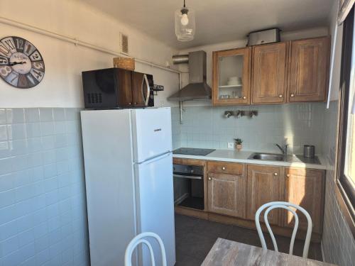 Kuchyň nebo kuchyňský kout v ubytování Appartement T2, 4 couchages