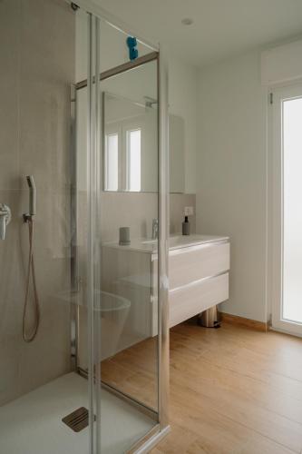Sarina's apartment photo 26