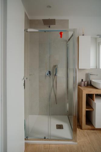 Sarina's apartment photo 25
