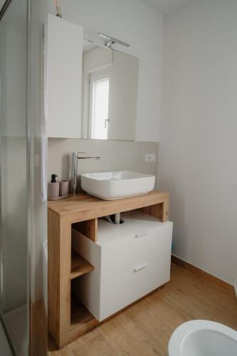 Sarina's apartment photo 24
