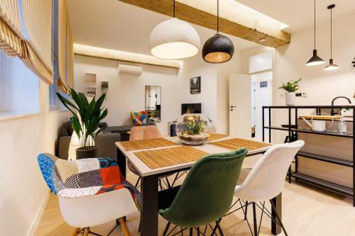 Fully Renovated Private Swanky Ribnjak Apartment