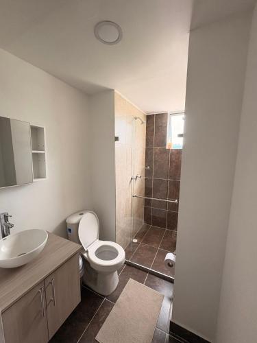 a bathroom with a toilet and a sink and a shower at Apartamento en Manizales in Manizales