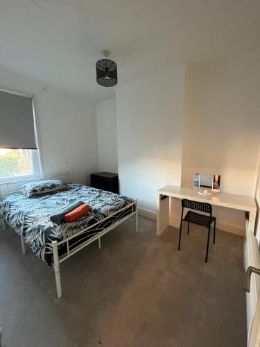 Ένα ή περισσότερα κρεβάτια σε δωμάτιο στο Simple basic flat apartment studio