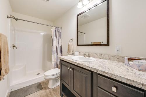 Phòng tắm tại Keuka Lake Retreat Steps From Marina!