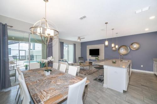 a dining room and living room with a table and chairs at 4964RS TOWNHOUSE 4 BEDROOMS & 3 BATHROOMS + POOL in Kissimmee
