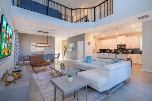 a living room with a white couch and a tv at 800MO VILLA 5 BED/5 BA in Orlando