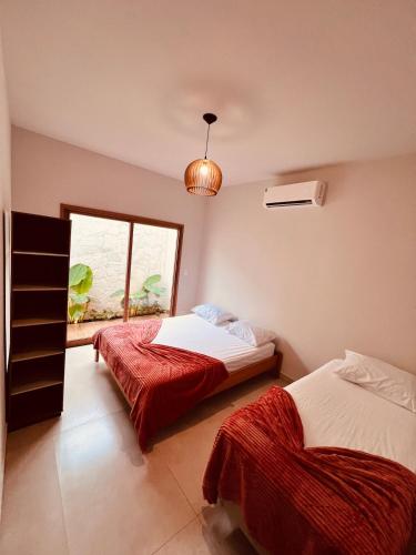 a bedroom with two beds and a window at Casa Vista Serrana in São Pedro