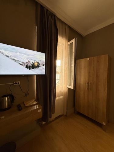 Μια τηλεόραση ή/και κέντρο ψυχαγωγίας στο Nest Stay