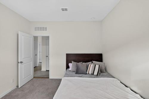 En eller flere senge i et værelse på Arizona Vacation Home