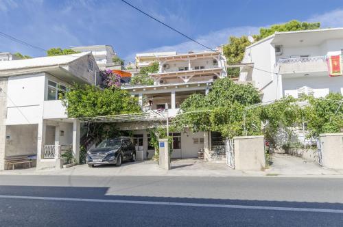 Το κτήριο όπου στεγάζεται  το διαμέρισμα