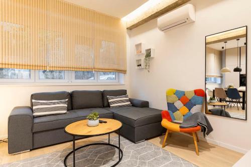Fully Renovated Private Swanky Ribnjak Apartment