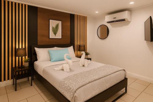 a bedroom with a bed with two swans on it at Nice 3BR Apt | 3 Beds |15 Min to NYC/Manhattan! in North Bergen