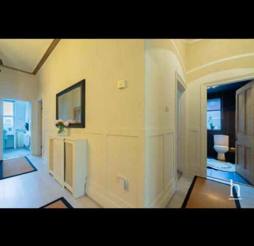 Billede fra billedgalleriet på Boutique home by the beach i West Kirby