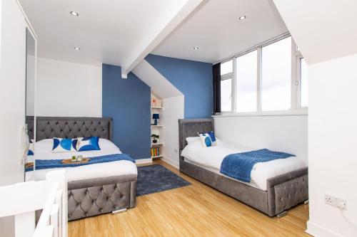 Ένα ή περισσότερα κρεβάτια σε δωμάτιο στο Cliffton House, Sleeps 5, Parking,Netflix, WiFi, Only 6 min to City