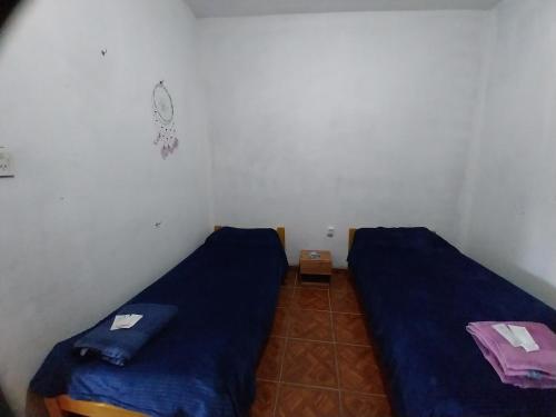 En eller flere senge i et værelse på Hostel Portal del Sol