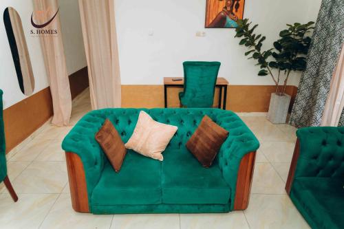 Khu vực ghế ngồi tại Siri's Home