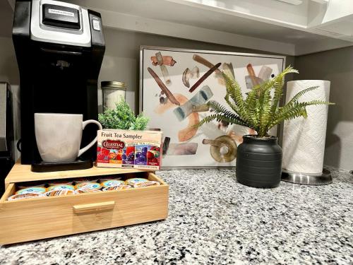 Køkken eller tekøkken på Cozy Quiet LongStayDiscount A plus Location byChoctaw