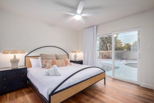 Ένα ή περισσότερα κρεβάτια σε δωμάτιο στο Cactus House - Private Pool - 5 Mins to Old Town