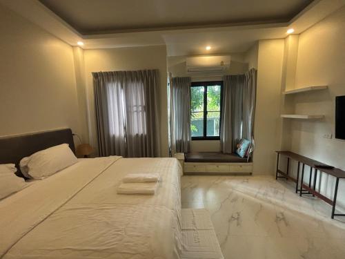 Ένα ή περισσότερα κρεβάτια σε δωμάτιο στο Nua Tone Pool Villa I Mountain View I Bangtao Beach
