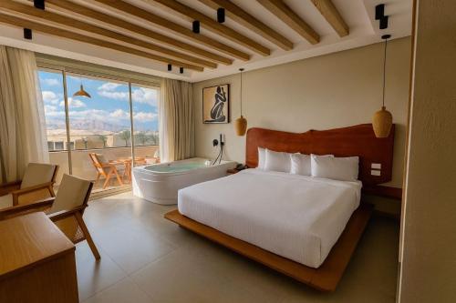 Postel nebo postele na pokoji v ubytování ONE GATE Pyramids View INN