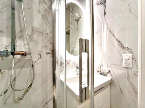 Cozy Latin Quarter Stay near the Seine & Metro & For 4 N6-10