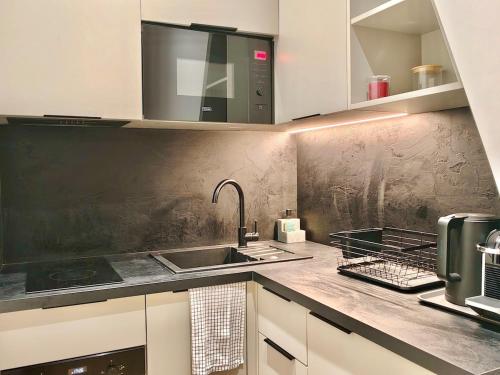 Cozy Latin Quarter Stay near the Seine & Metro & For 4 N6-10