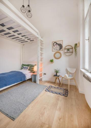 Pastel Dream 3BR Central Gem Artful Spacious