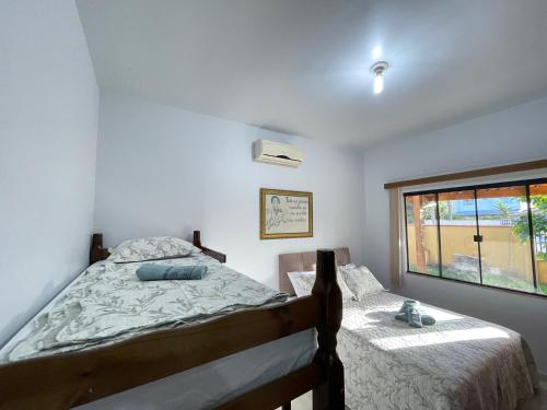 Postel nebo postele na pokoji v ubytování Casa na praia do Quilombo em Penha a 200 metros do mar