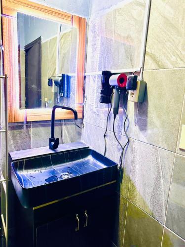 a bathroom sink with a blow dryer next to a mirror at Departamento Mateos 501 in Ciudad Acuña