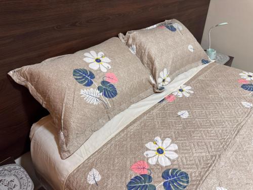 En eller flere senge i et værelse på Sur Backpackers