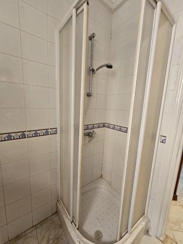 O baie la Ennaser Central Apartment- Near Clinic & Airport Line