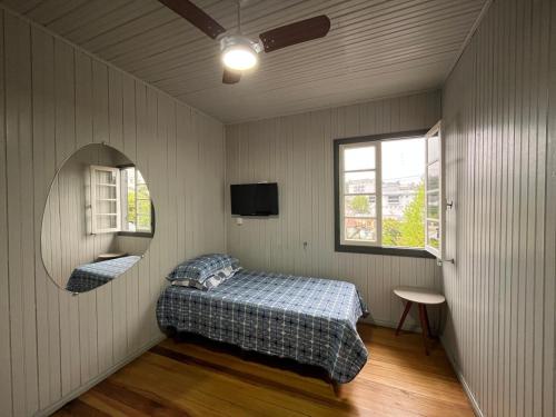 Ένα ή περισσότερα κρεβάτια σε δωμάτιο στο Garibaldi Guest House