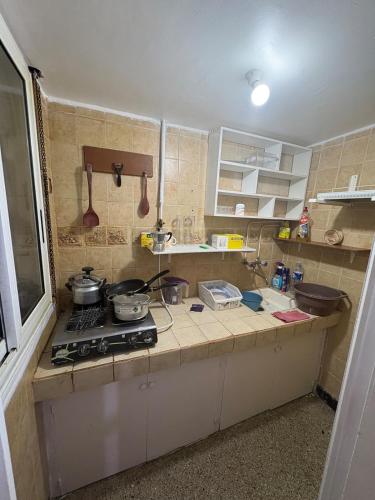 Η κουζίνα ή μικρή κουζίνα στο Un studio simple propre sur alger centre