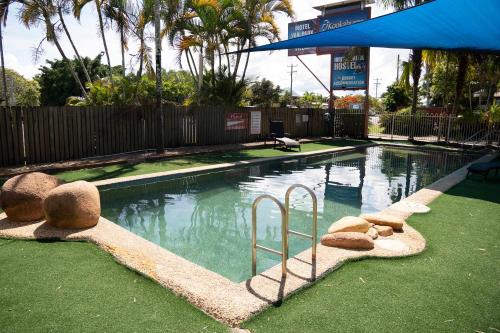 Πισίνα στο ή κοντά στο Cardwell by the Sea by Tiny Away