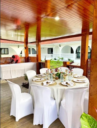 พื้นที่นั่งเล่นของ Villa Eden