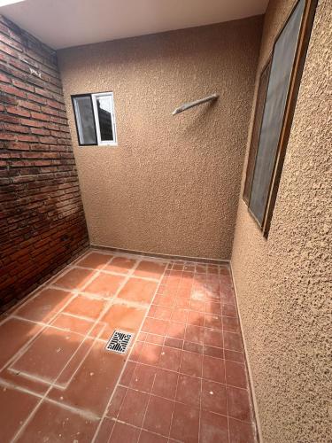 Et badeværelse på Sur Backpackers