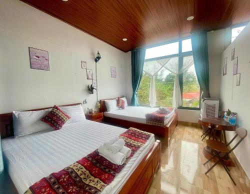 Ένα ή περισσότερα κρεβάτια σε δωμάτιο στο Lavender Homestay Măng Đen