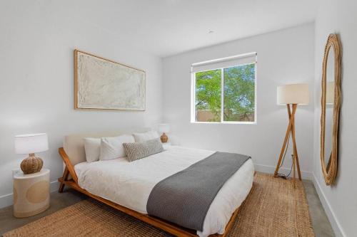 Ένα ή περισσότερα κρεβάτια σε δωμάτιο στο Aria by The CoHost Company