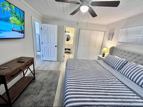 Ένα ή περισσότερα κρεβάτια σε δωμάτιο στο Sunlit Sands Destin Condo