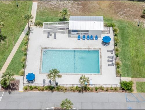 Πισίνα στο ή κοντά στο Sunlit Sands Destin Condo
