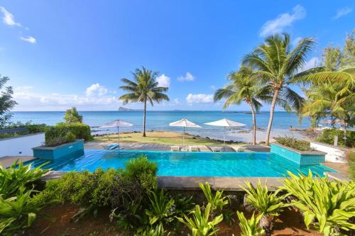 Coin de Mire Seafront Retreat right on the beach