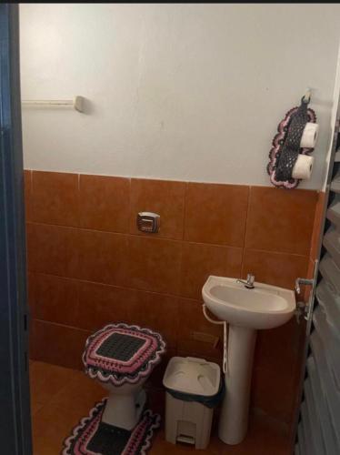 a bathroom with a sink and a toilet at Suíte Santa Luzia casal 03 in Trindade