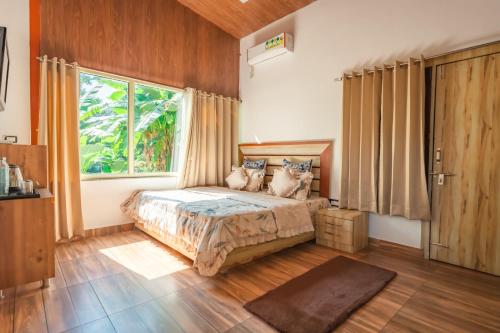 En eller flere senge i et værelse på Amara Woods Villa