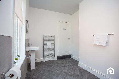 Koupelna v ubytování Vacant Nests The Fredrick Close To Sea Front