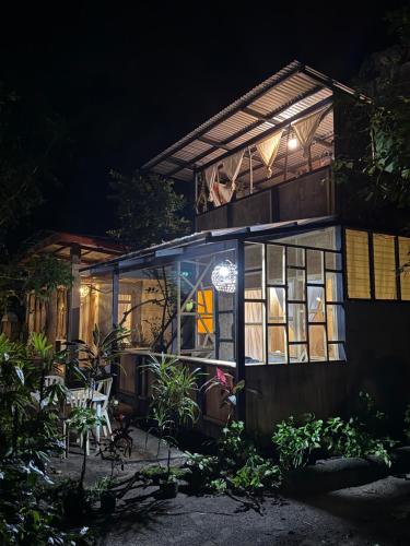 Κήπος έξω από το Lola Sayong Duwa Dwelling