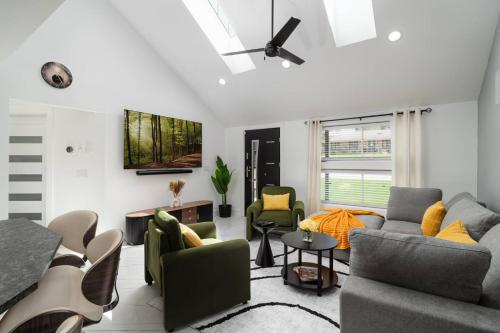 Μια τηλεόραση ή/και κέντρο ψυχαγωγίας στο Serene Oasis Near Rock River