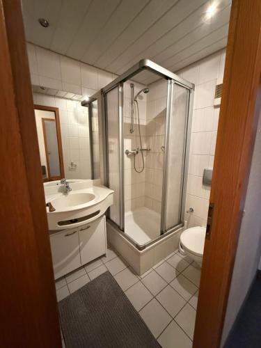 Ένα μπάνιο στο Gästehaus & Monteurzimmer Reichenbach an der Fils