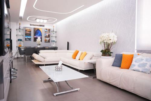 Χώρος καθιστικού στο SeaRenity, Your Urban Retreat